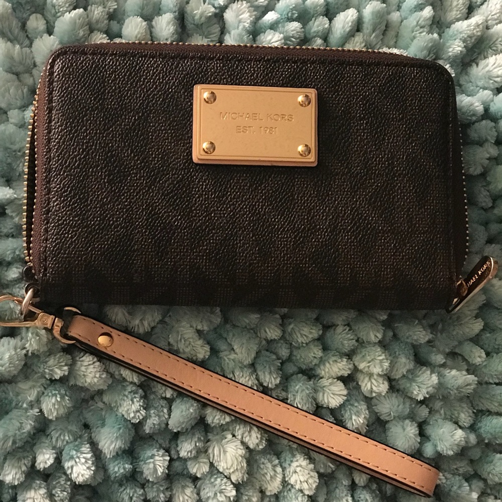Michael Kors Jet Set Wristlet